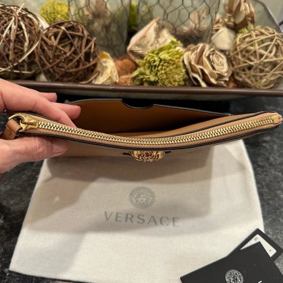 New! Authenticated Versace La Medusa Wristlet Zip Pouch Caramel Leather With COA - Picture 10 of 14
